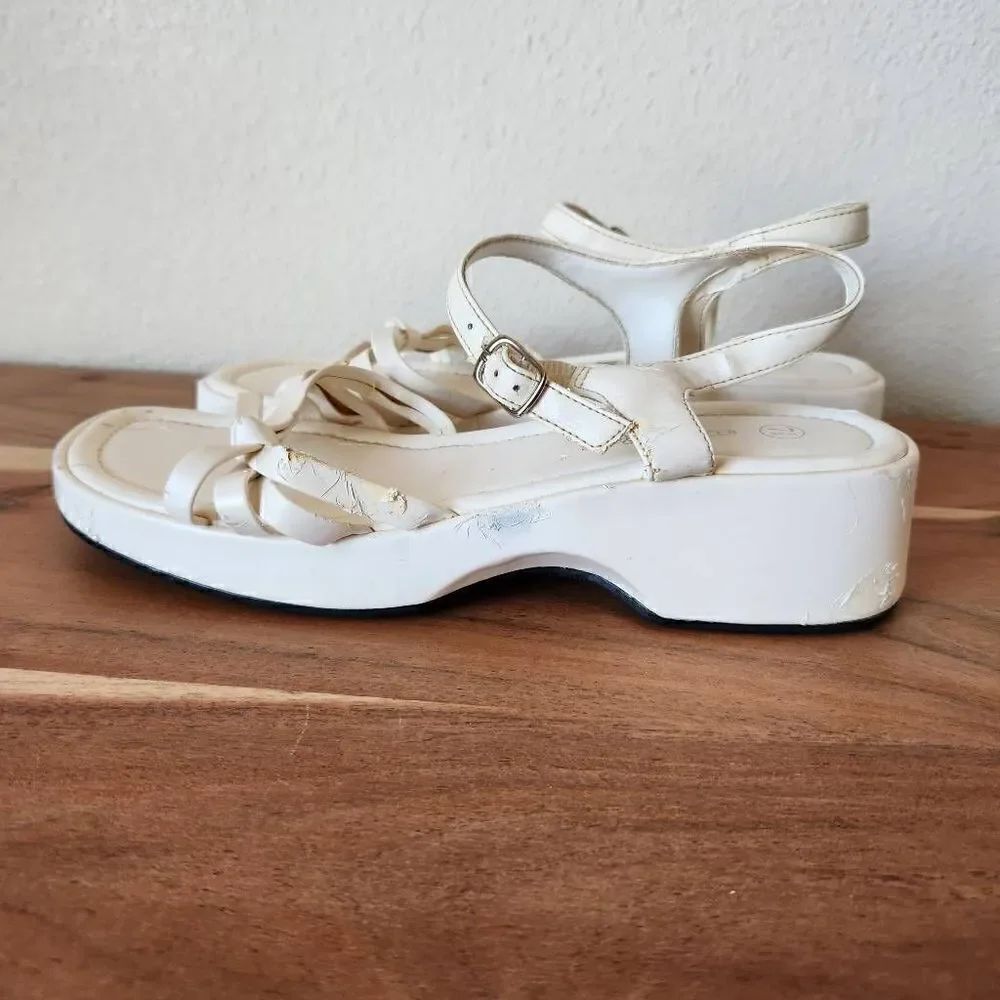 Highlights 7.5 white chunky open toe sandal 90s y2k strappy poor condition